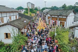 反观？……霍伊伦英超前14场0球0助，近5场5球曼联4胜1平